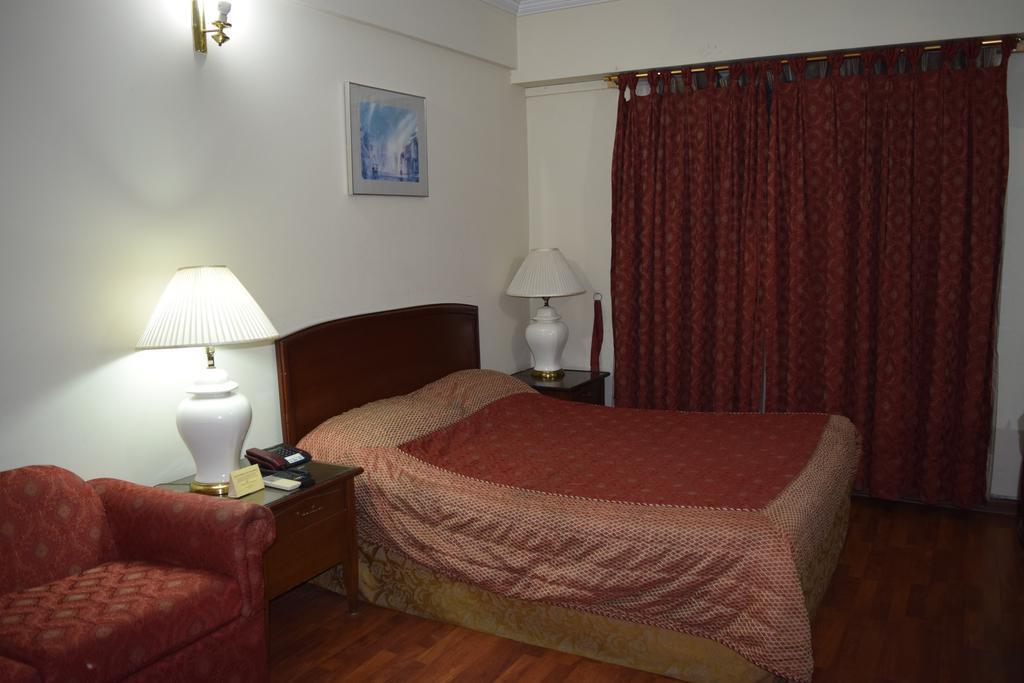Carlton Tower Hotel Lahore Room photo